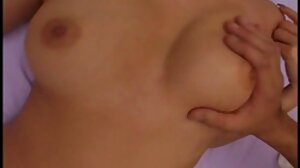 Брюнетка с големи цици лиже секс порно видеоклипове путка космата си приятелка лесбийка